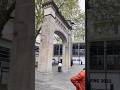 Wat doet deze poort op de Lijnbaan? | #Ons010