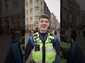 Maak kennis met Devine, handhaver in hartje Amsterdam.