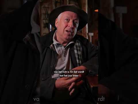 Wandelen in het donker, luisteren naar de stilte...